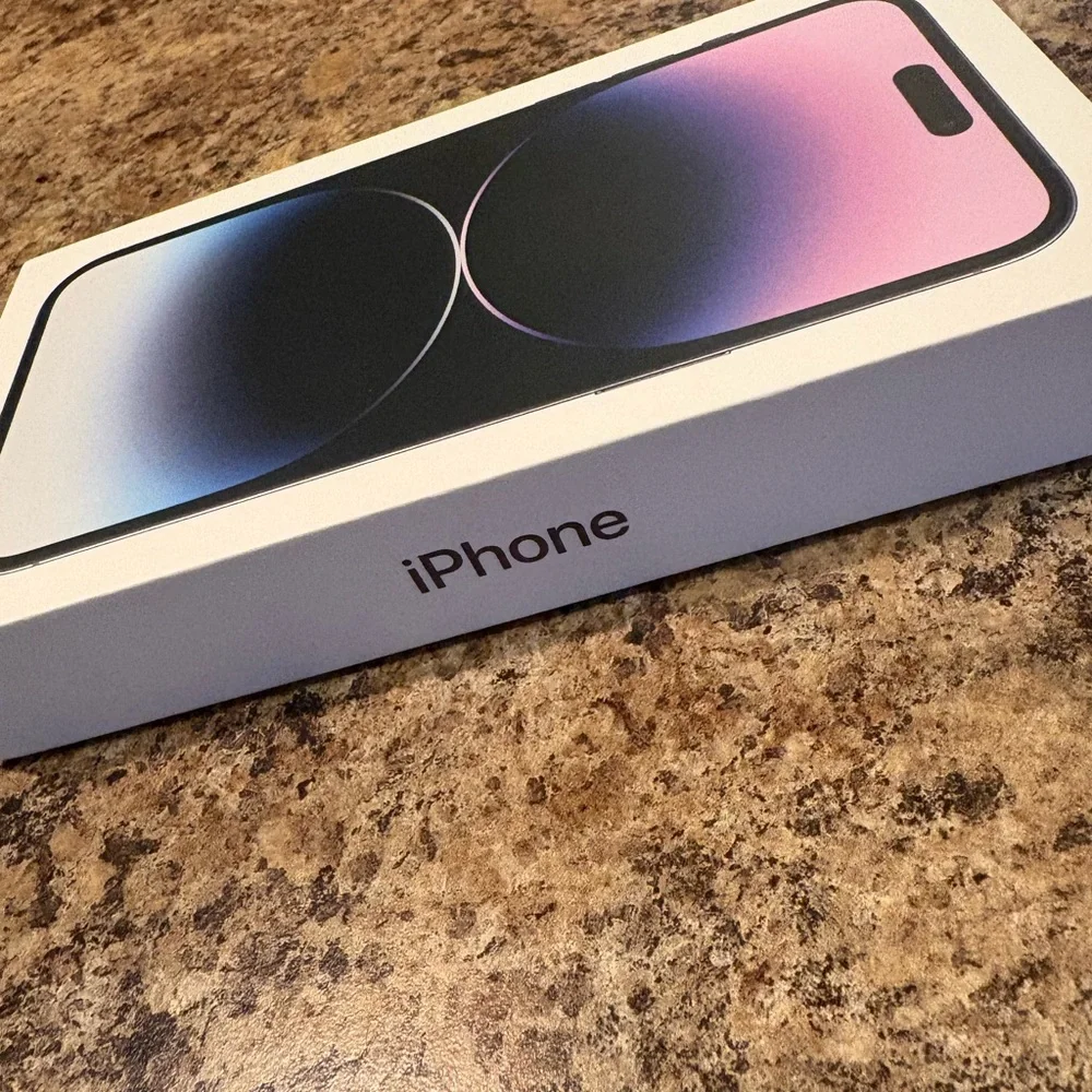 Apple iPhone - Gradient Purple. T-Mobile line